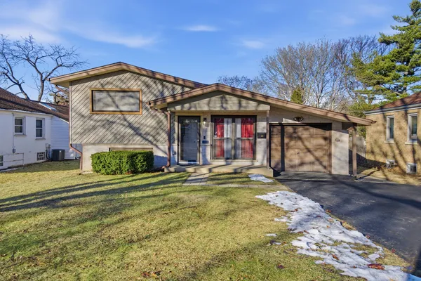 $399,000 | 450 East Palatine Road, Palatine, IL 60074