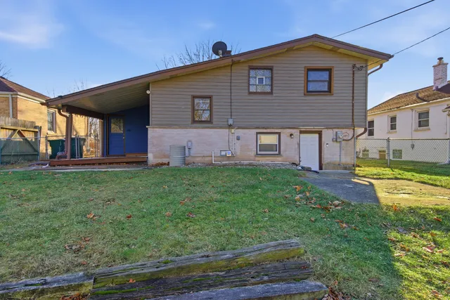 $399,000 | 450 East Palatine Road, Palatine, IL 60074