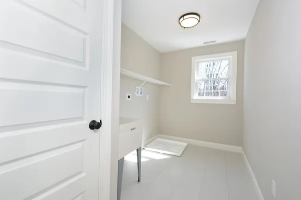 a view of empty room with window