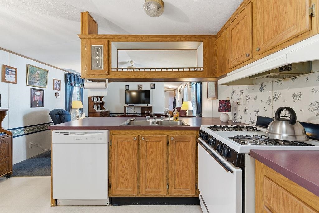 732 Concord Stage Road, Unit 5 Weare, NH 03281 - Photo 9 of 27