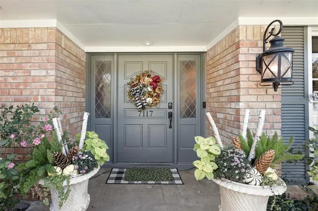 $825,000 | 7117 Serrano Drive, Benbrook, TX 76126
