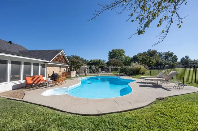 $825,000 | 7117 Serrano Drive, Benbrook, TX 76126