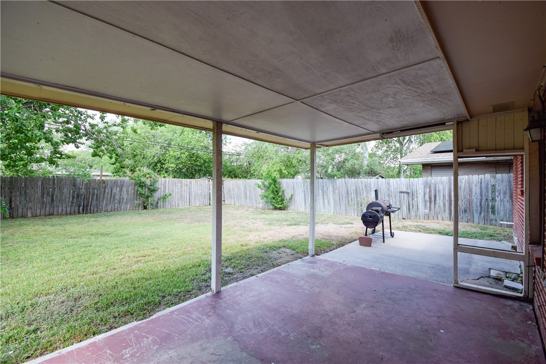 1209 Dallas Street Portland, TX 78374 - Photo 25 of 29 a view of a backyard