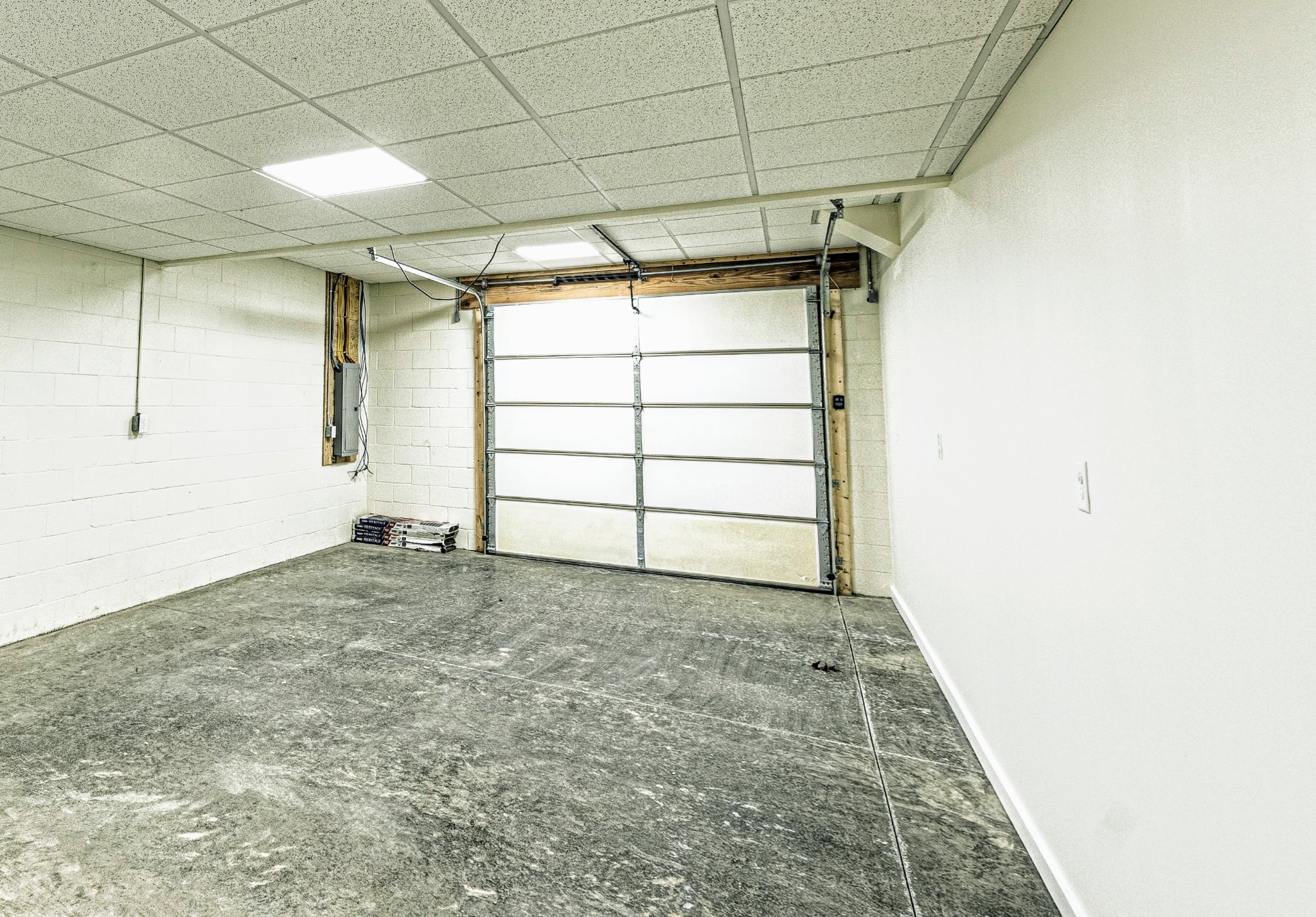 1875 Rocky Hollow Road Erin, TN 37061 - Photo 29 of 31 a view of a garage