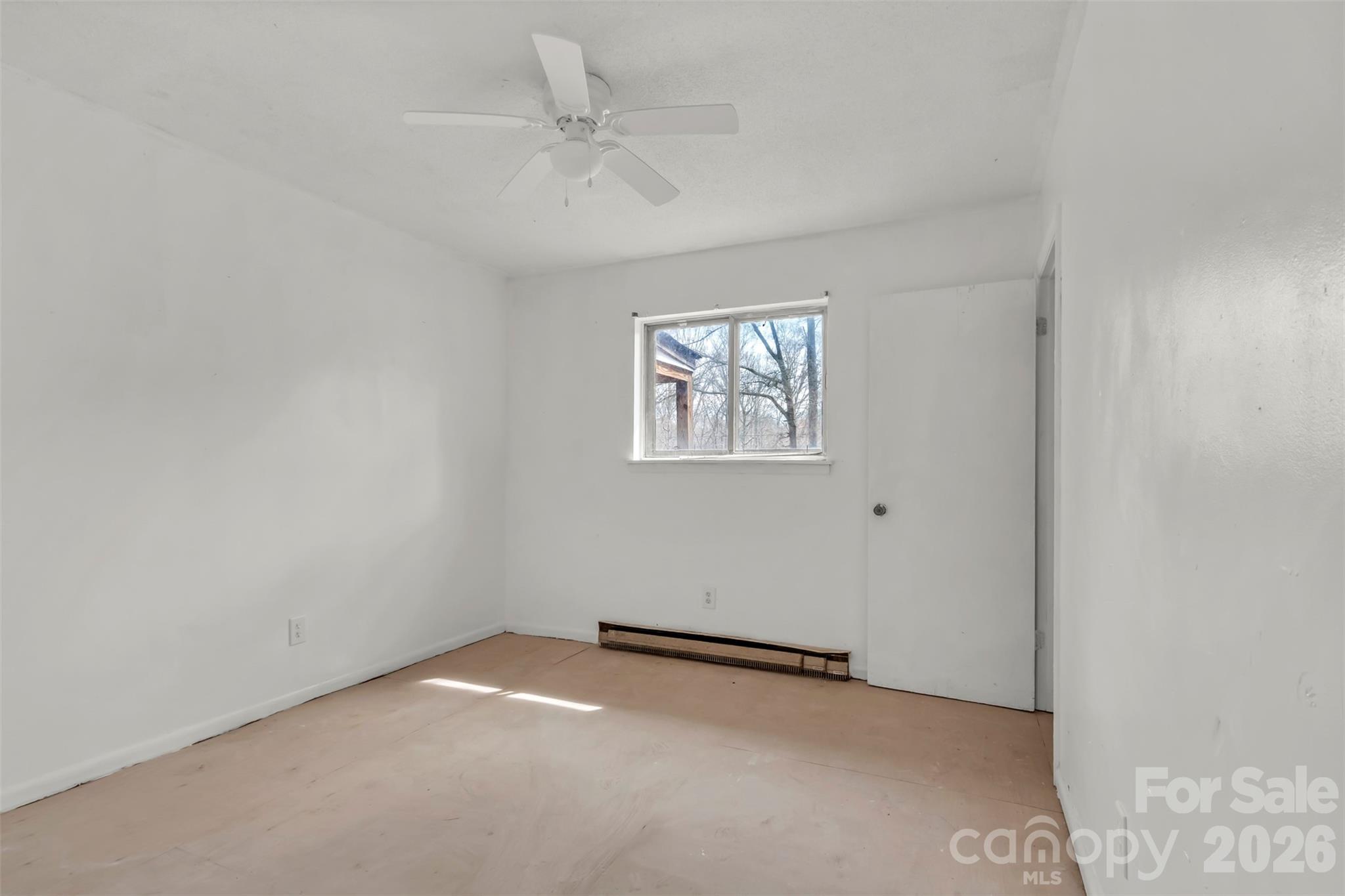 3489 State Rd S-29-582 Lancaster, SC 29720 - Photo 14 of 19 an empty room with a window
