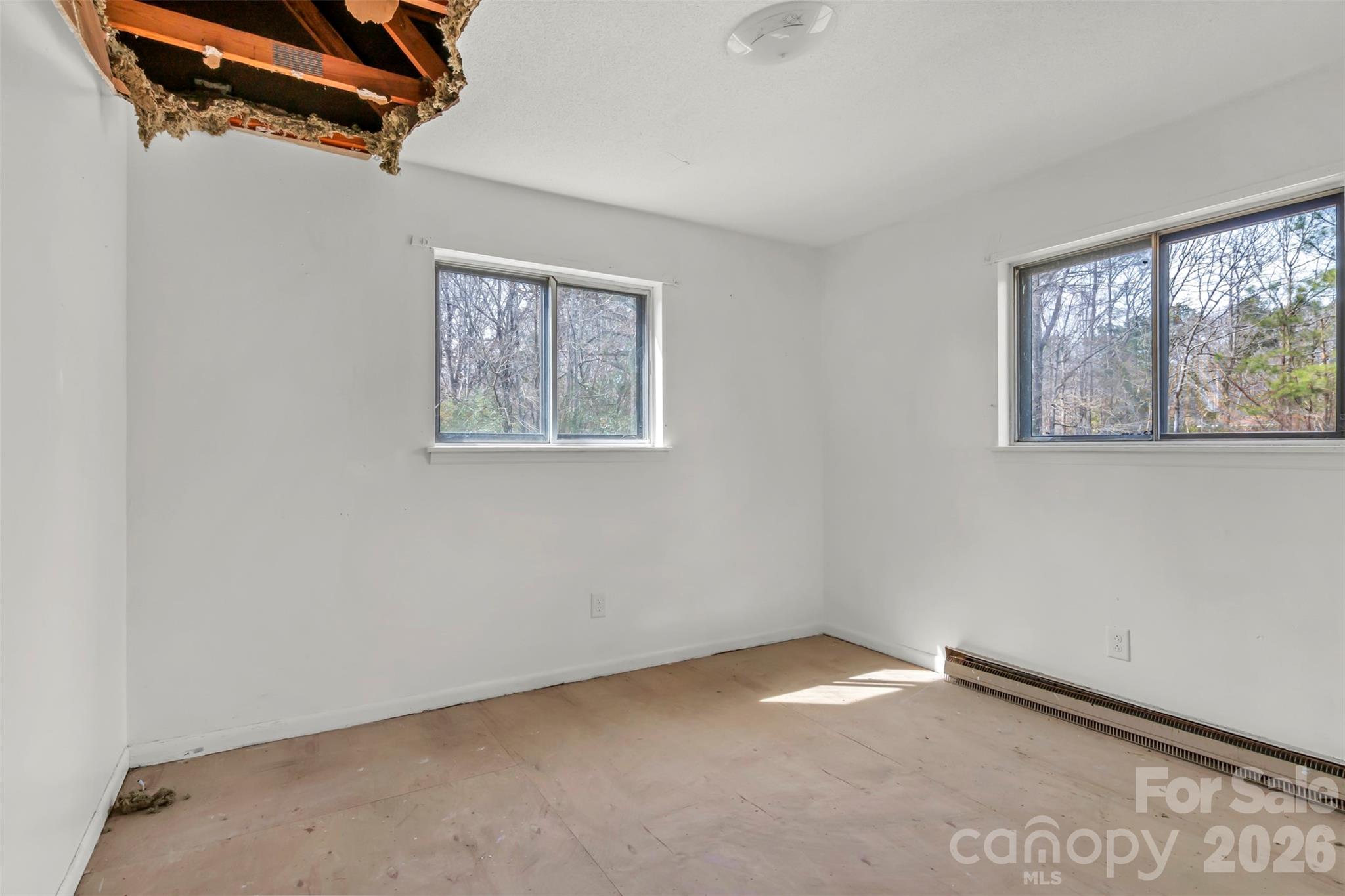 3489 State Rd S-29-582 Lancaster, SC 29720 - Photo 16 of 19 an empty room with windows