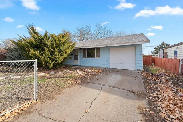 $240,000 | 775 South 13th E Street, Mountain Home, ID 83647
