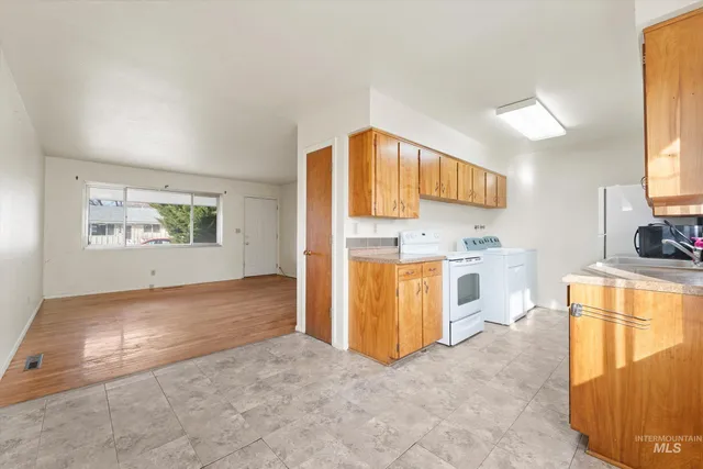 $240,000 | 775 South 13th E Street, Mountain Home, ID 83647