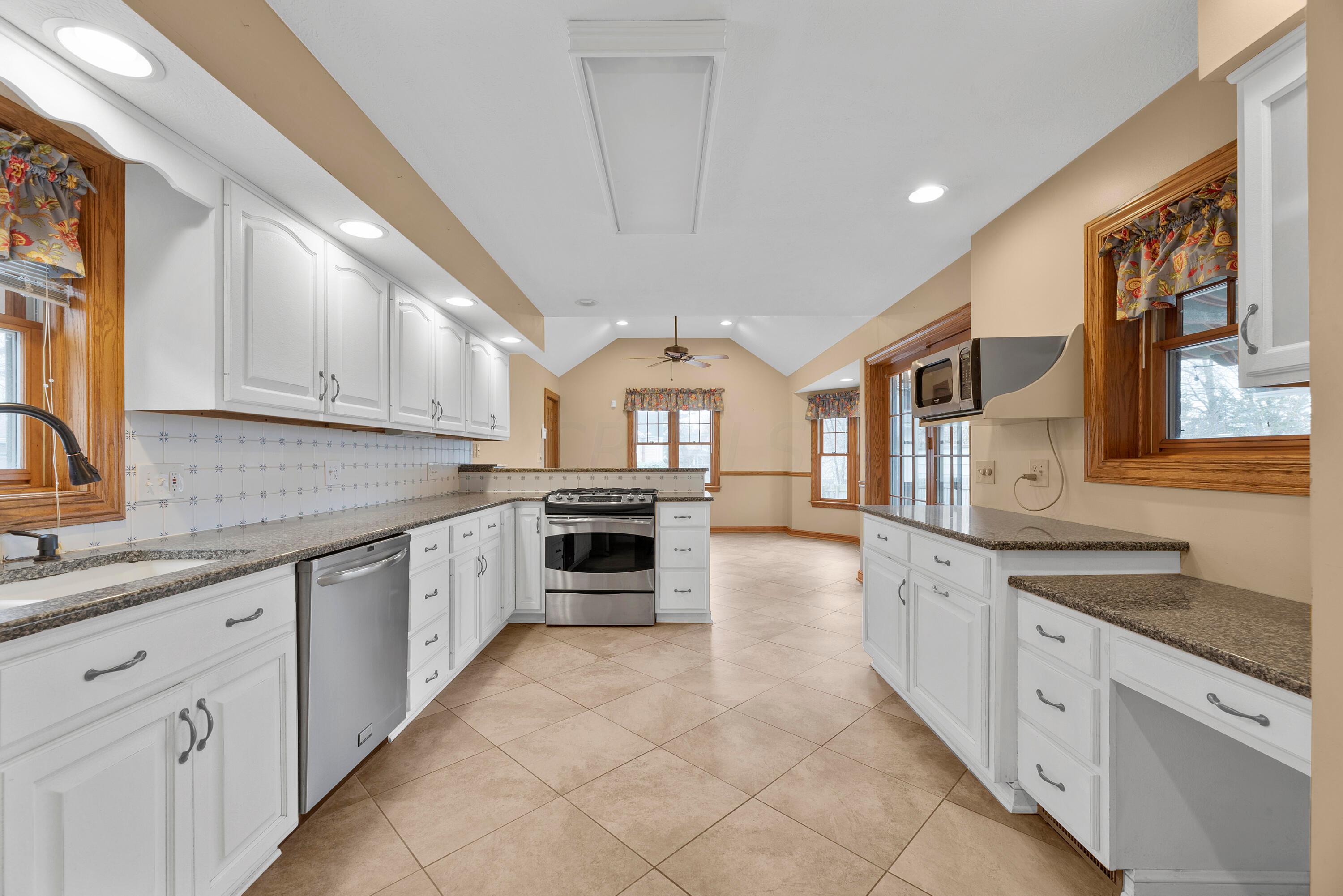 75 Brevoort Road Columbus, OH 43214 - Photo 13 of 50 MAR_4865