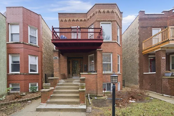 $750,000 | 3975 West Barry Avenue, Chicago, IL 60618