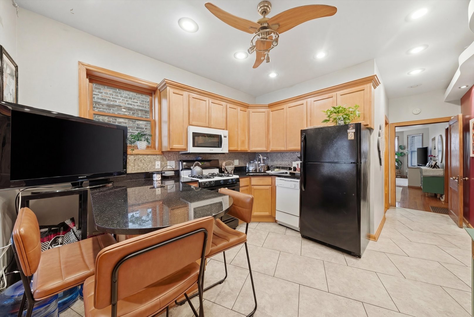 3975 West Barry Avenue Chicago, IL 60618 - Photo 11 of 52