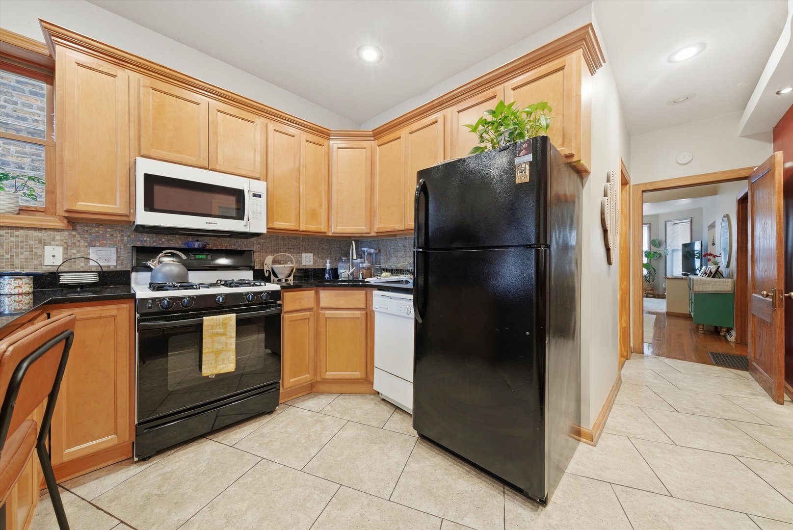 3975 West Barry Avenue Chicago, IL 60618 - Photo 12 of 52