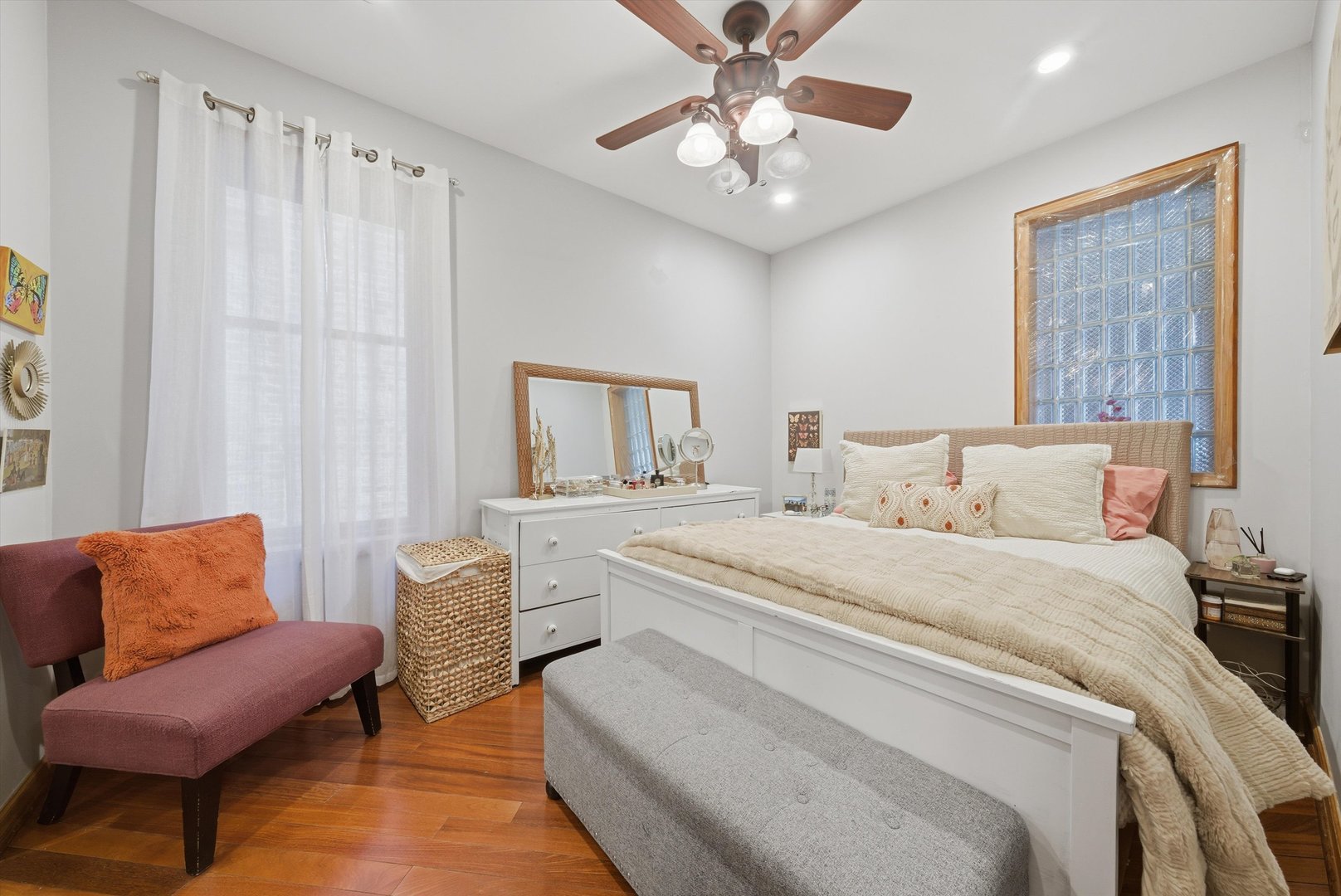 3975 West Barry Avenue Chicago, IL 60618 - Photo 15 of 52