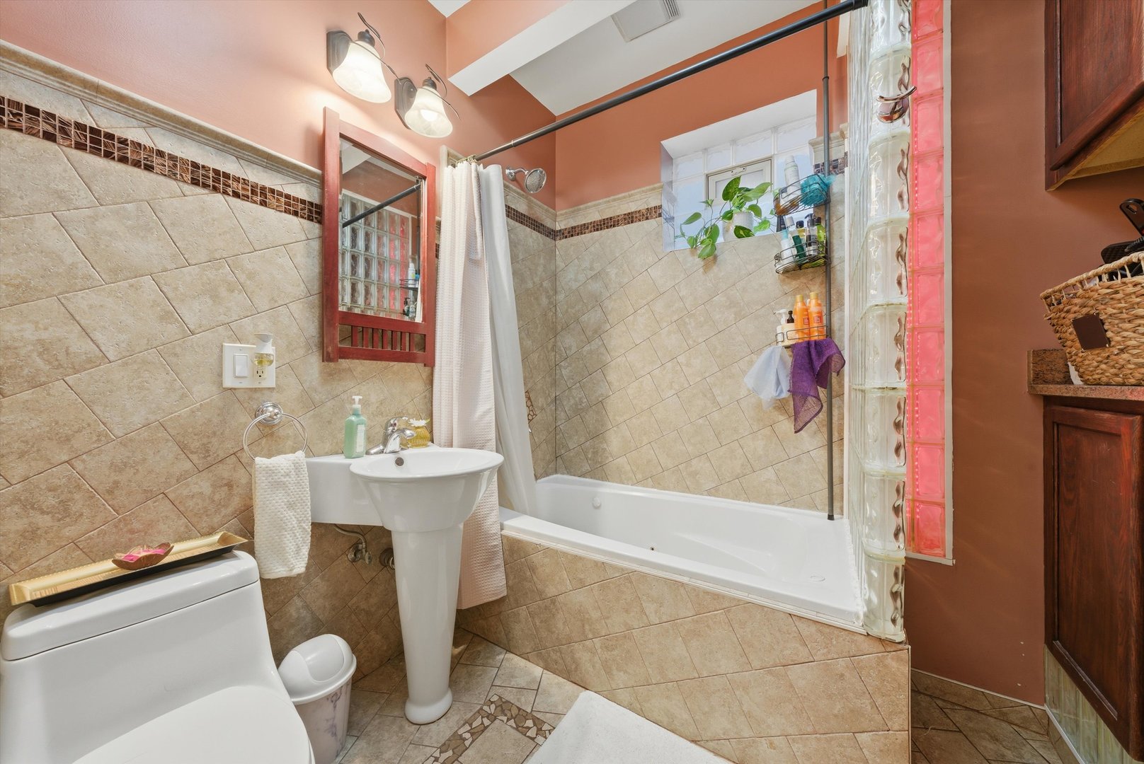 3975 West Barry Avenue Chicago, IL 60618 - Photo 17 of 52
