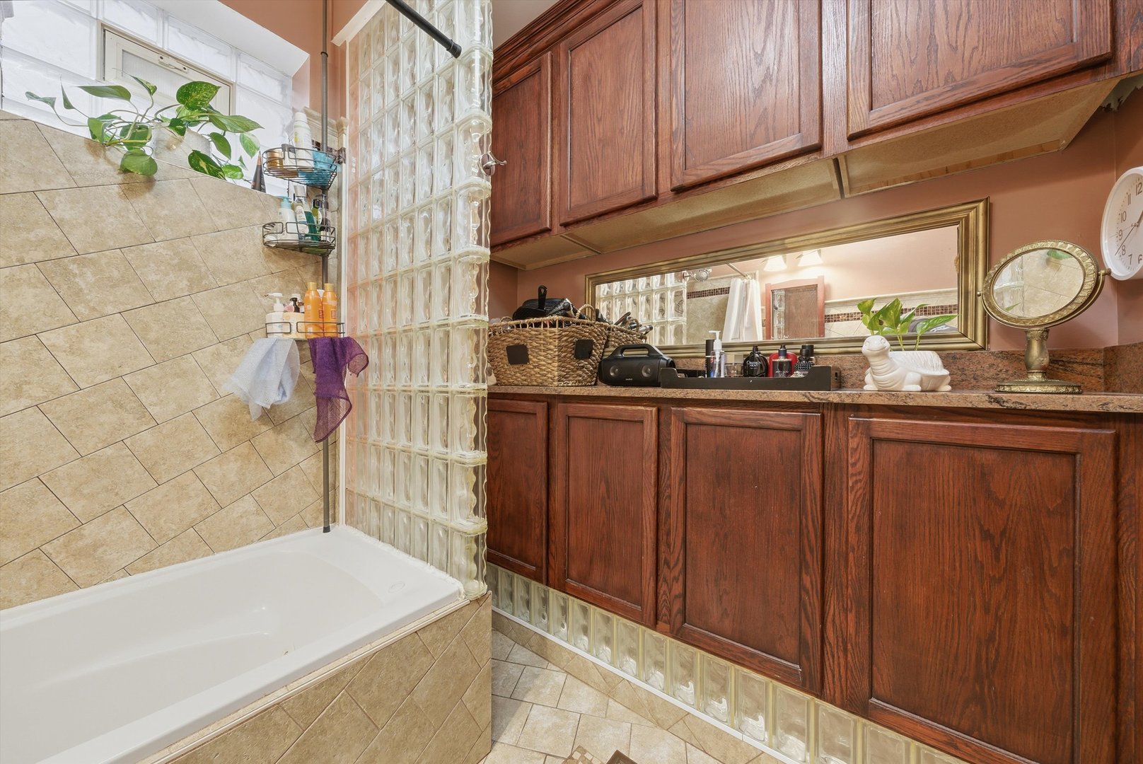3975 West Barry Avenue Chicago, IL 60618 - Photo 18 of 52