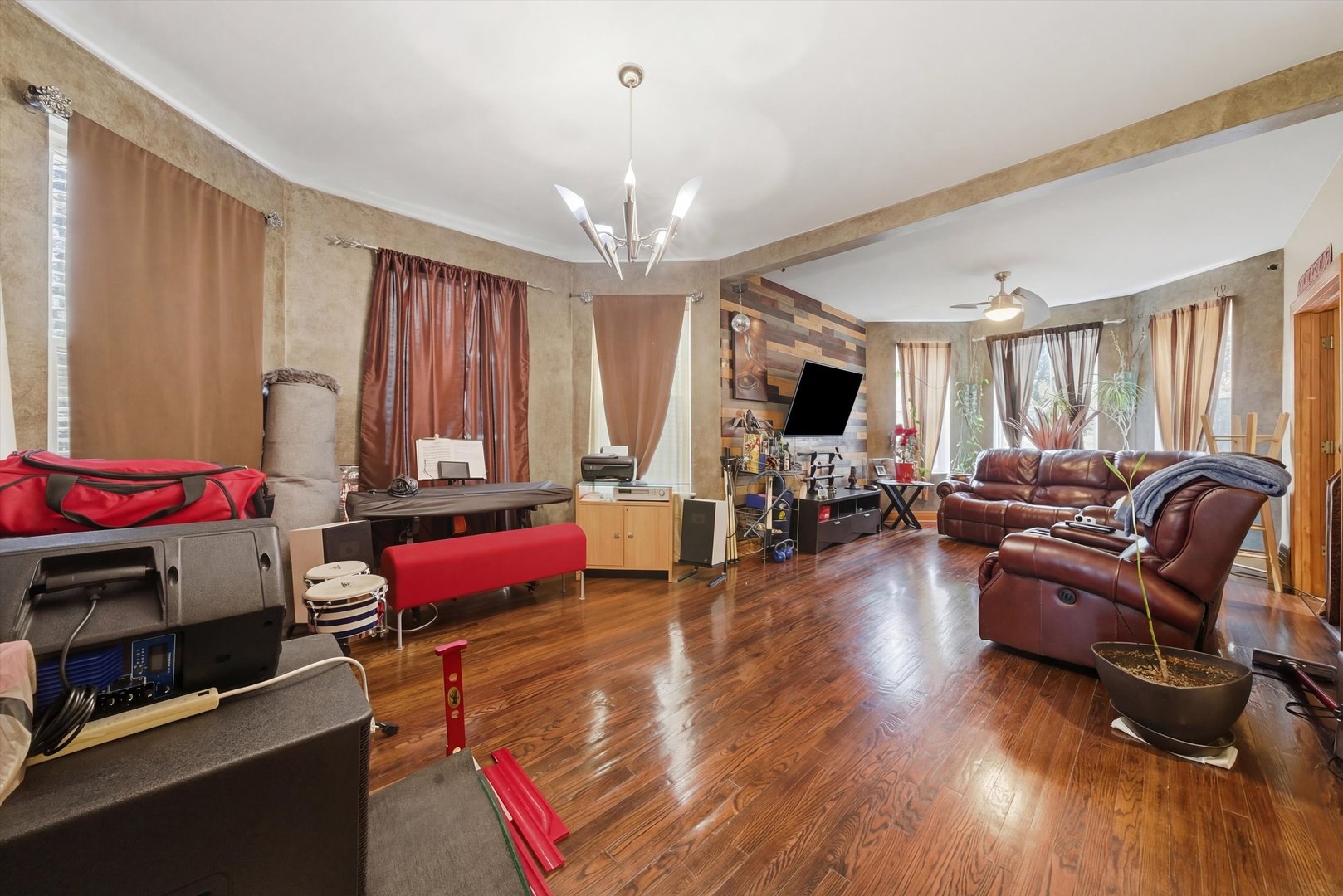 3975 West Barry Avenue Chicago, IL 60618 - Photo 20 of 52