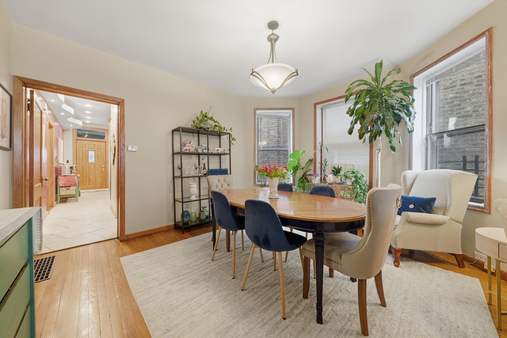 3975 West Barry Avenue Chicago, IL 60618 - Photo 8 of 52
