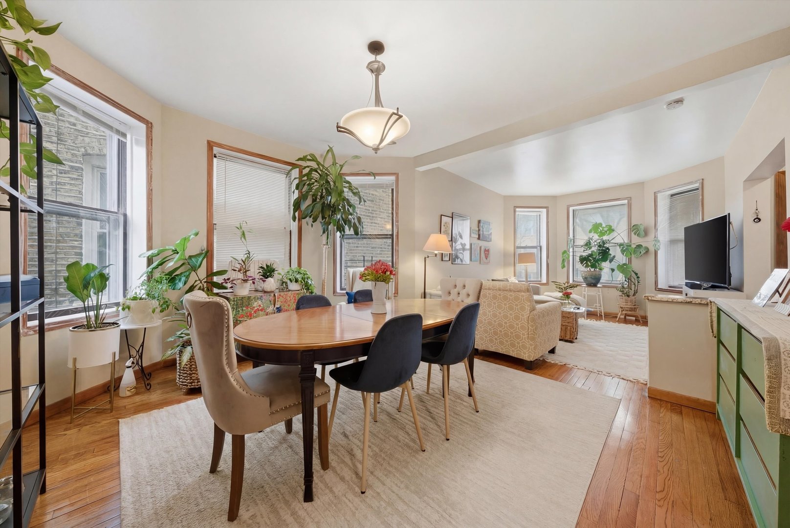 3975 West Barry Avenue Chicago, IL 60618 - Photo 9 of 52