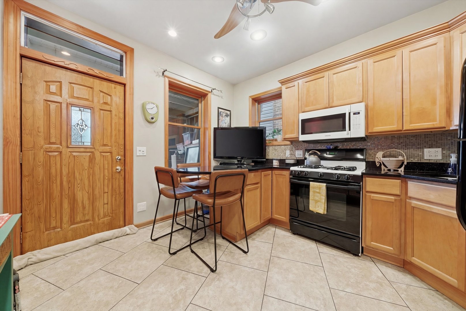 3975 West Barry Avenue Chicago, IL 60618 - Photo 10 of 52