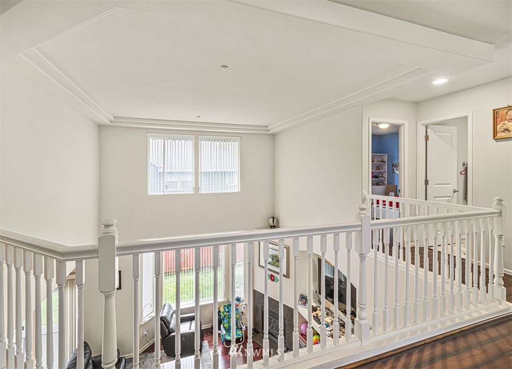 910 South 48th Street Renton, WA 98055 - Photo 16 of 30 a view of a hallway with windows