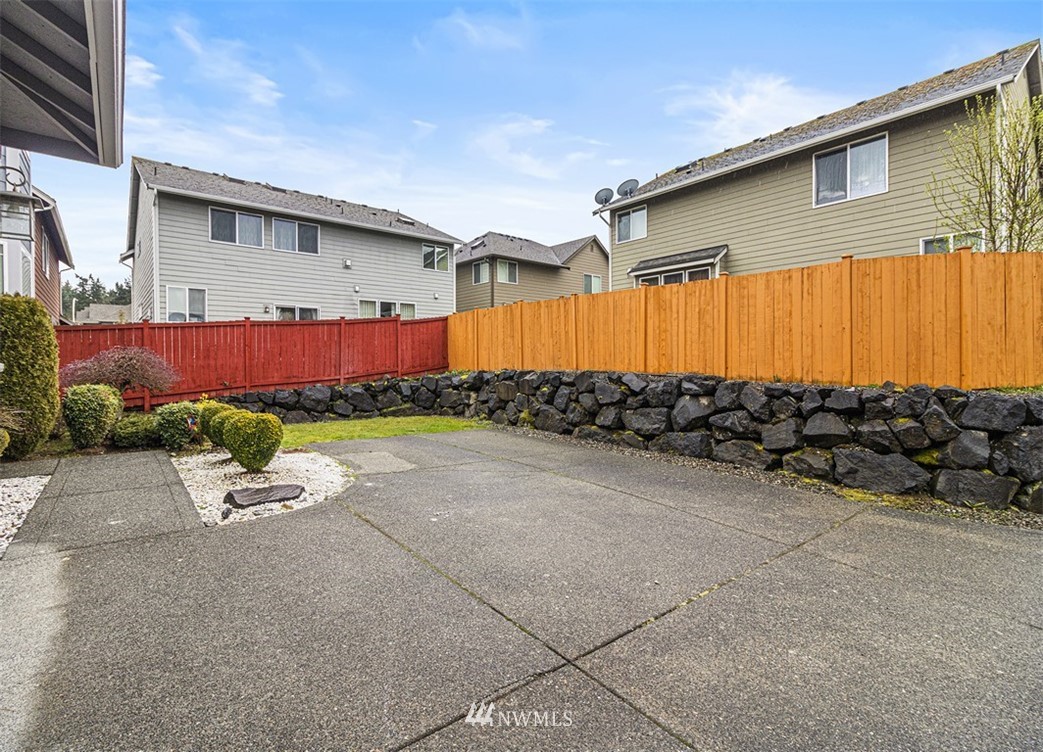 910 South 48th Street Renton, WA 98055 - Photo 30 of 30 a view of a back yard of the house