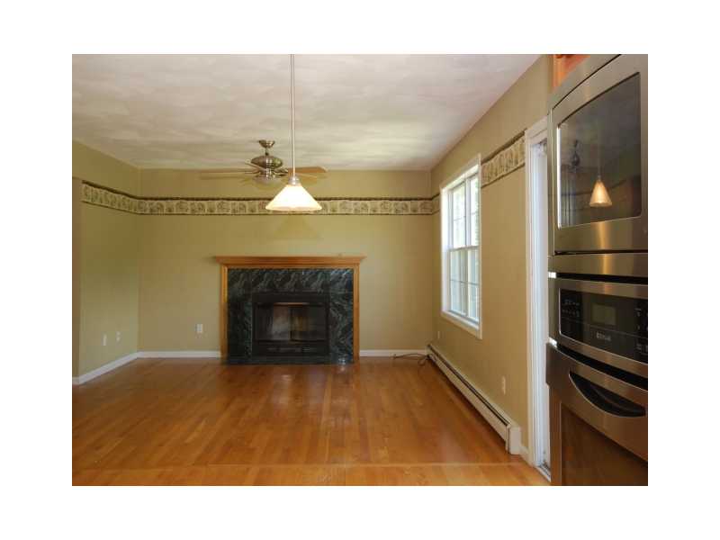195 Sunnybrook Farm Road Narragansett, RI 02882 - Photo 8 of 16 Living Room.
