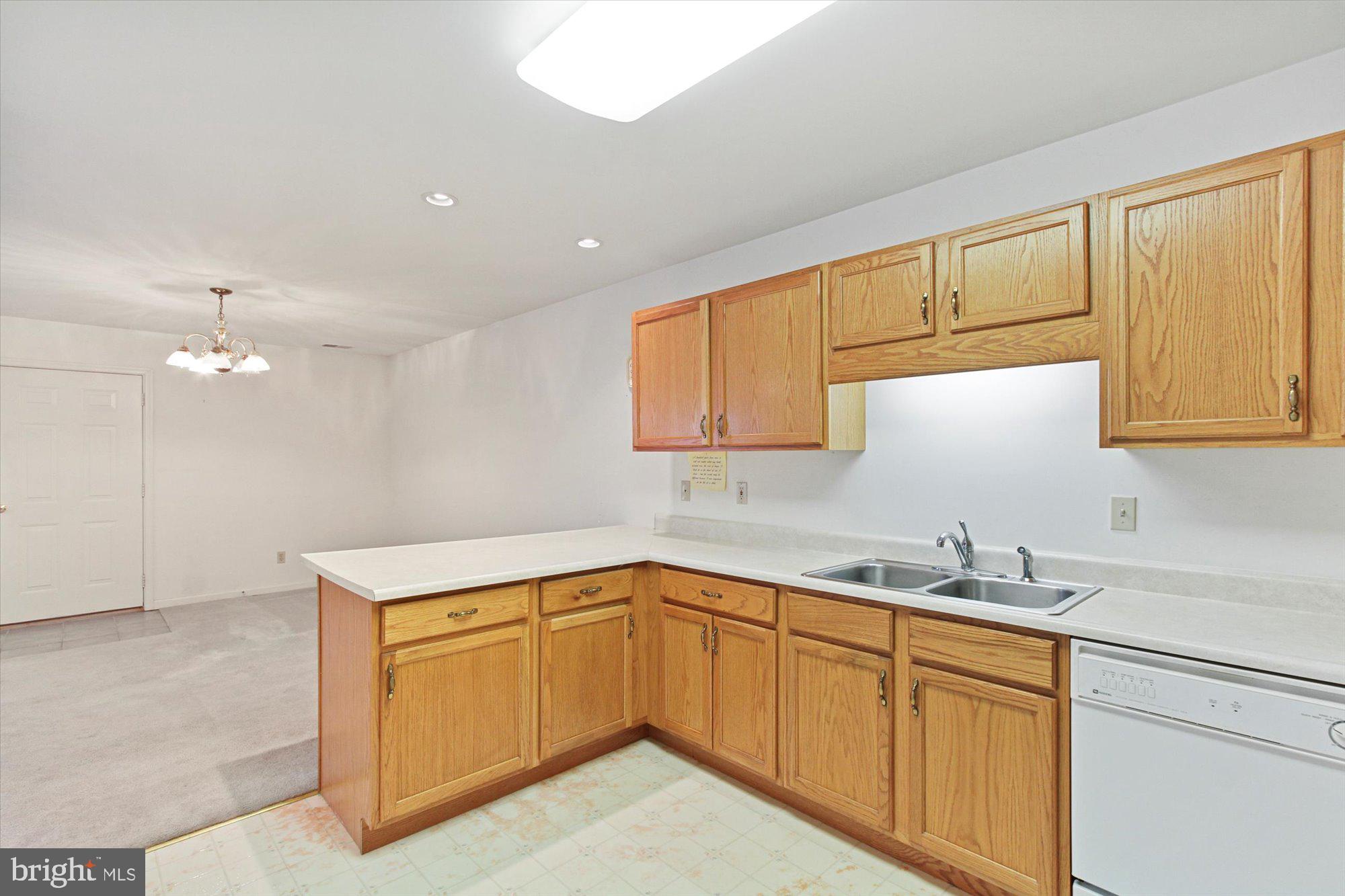 3039 Lakefield Road, Unit 3039 York, PA 17402 - Photo 11 of 30 Gallery Image 11
