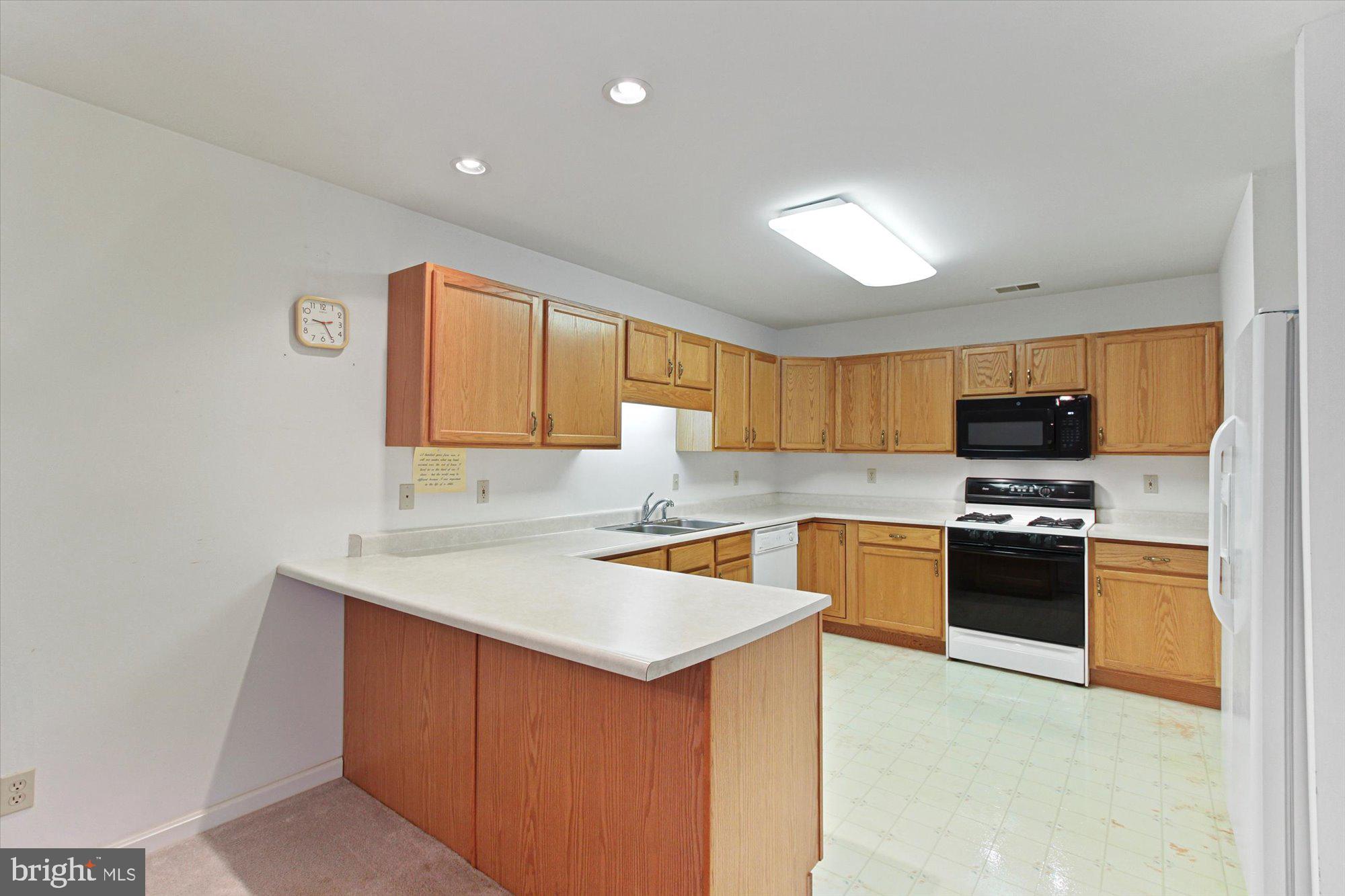 3039 Lakefield Road, Unit 3039 York, PA 17402 - Photo 9 of 30 Gallery Image 9