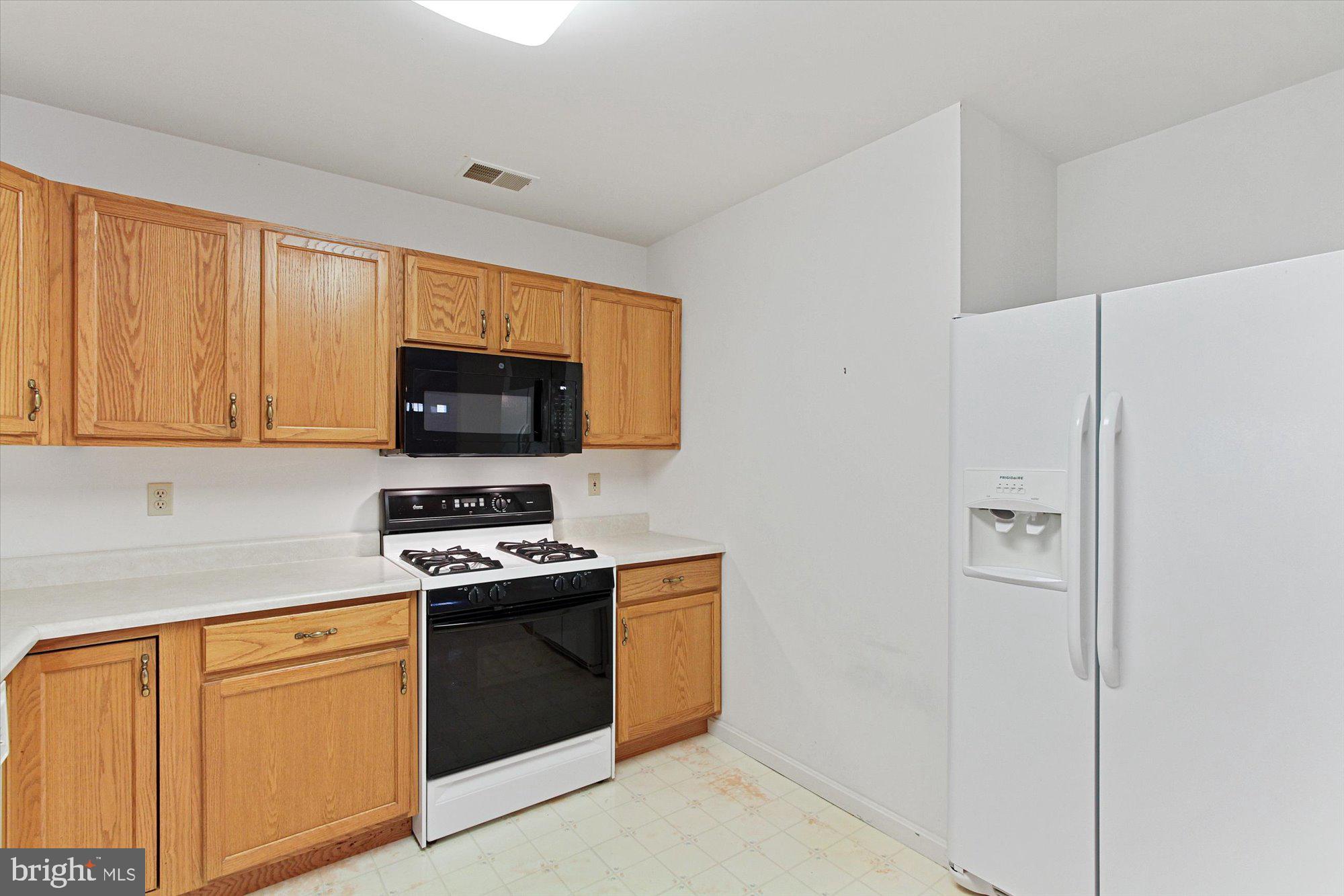 3039 Lakefield Road, Unit 3039 York, PA 17402 - Photo 10 of 30 Gallery Image 10