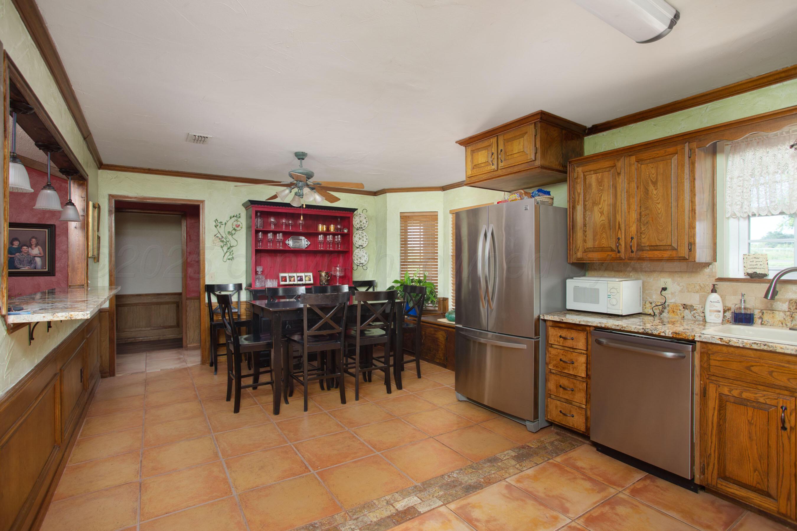 238 Quail Ridge Road Amarillo, TX 79118 - Photo 11 of 45 Kitchen/Dining
