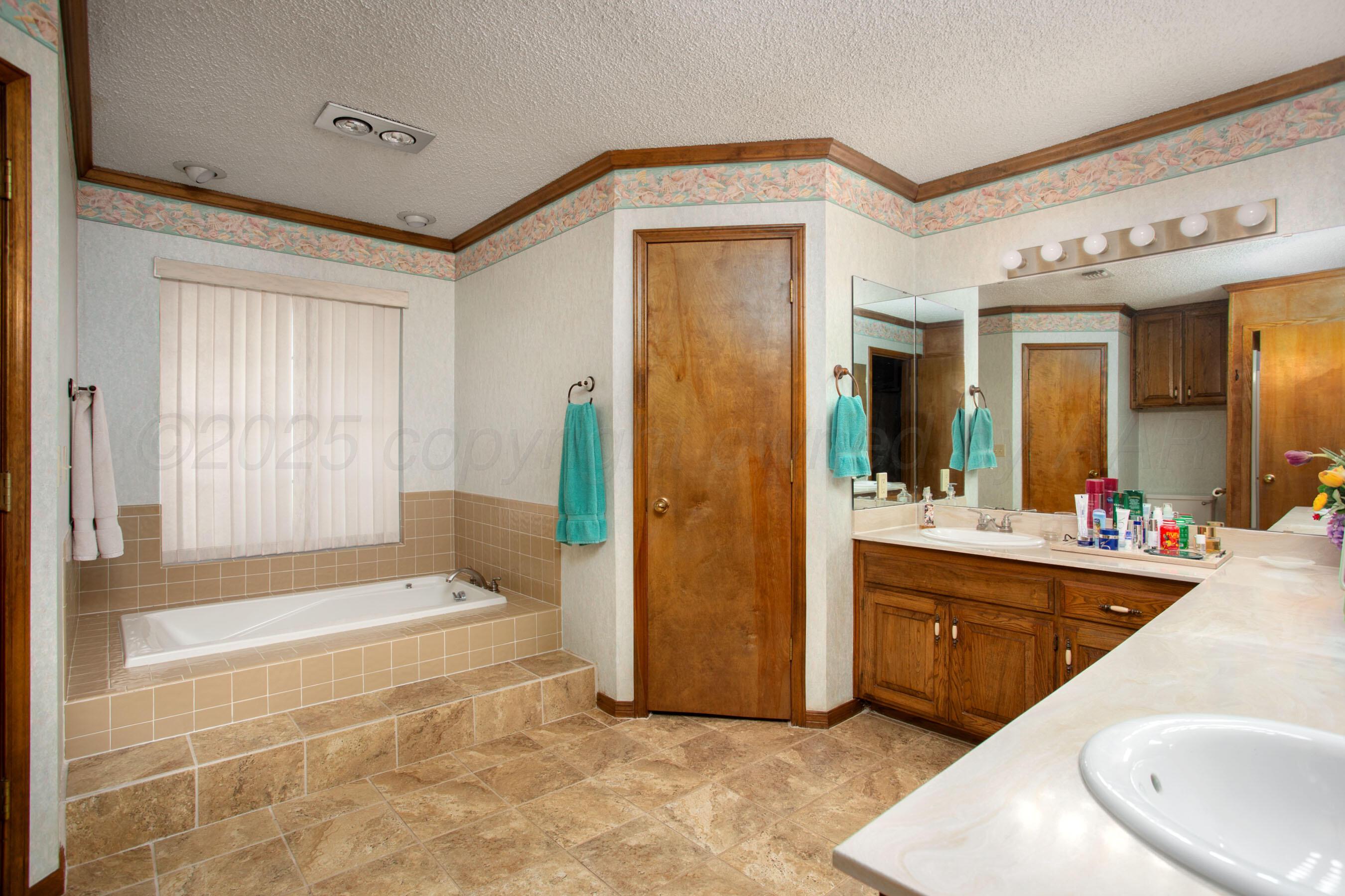 238 Quail Ridge Road Amarillo, TX 79118 - Photo 17 of 45 Primary Bath