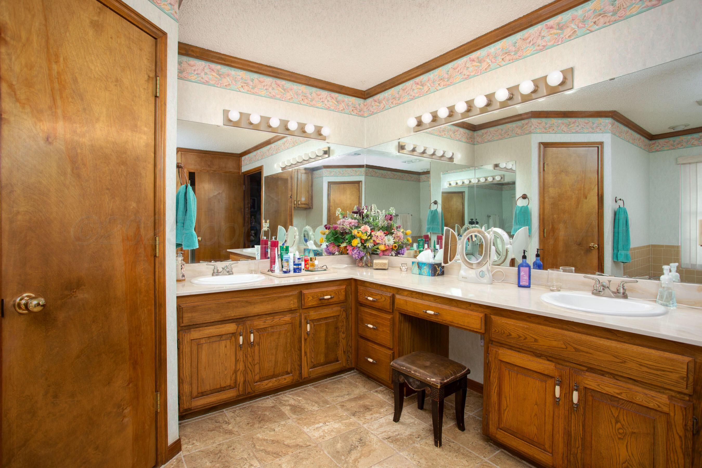 238 Quail Ridge Road Amarillo, TX 79118 - Photo 18 of 45 Primary Bath-2