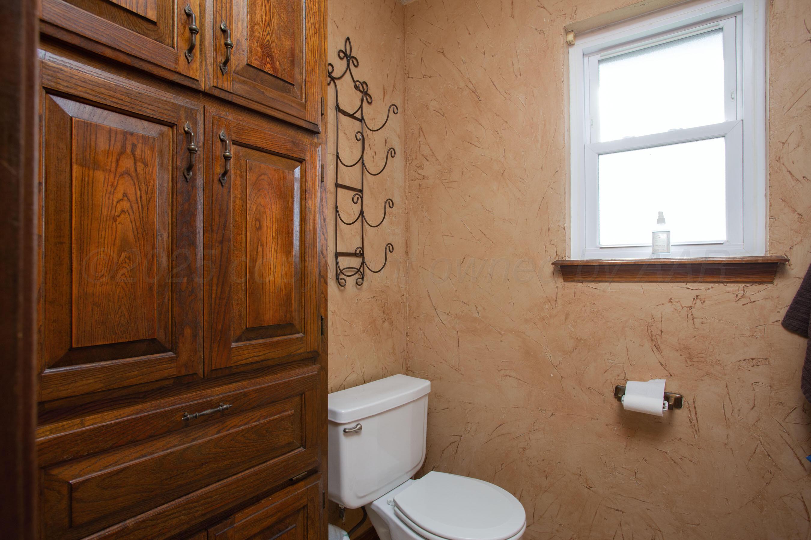 238 Quail Ridge Road Amarillo, TX 79118 - Photo 23 of 45 Hall Bath-2