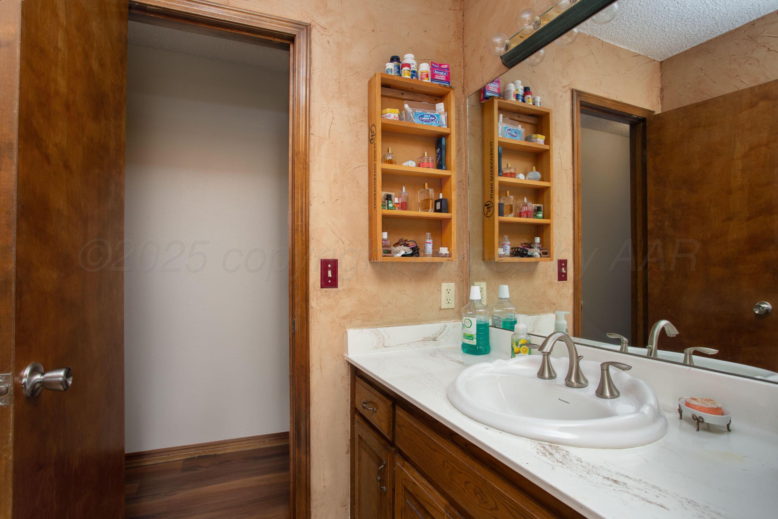 238 Quail Ridge Road Amarillo, TX 79118 - Photo 24 of 45 Hall Bath-3