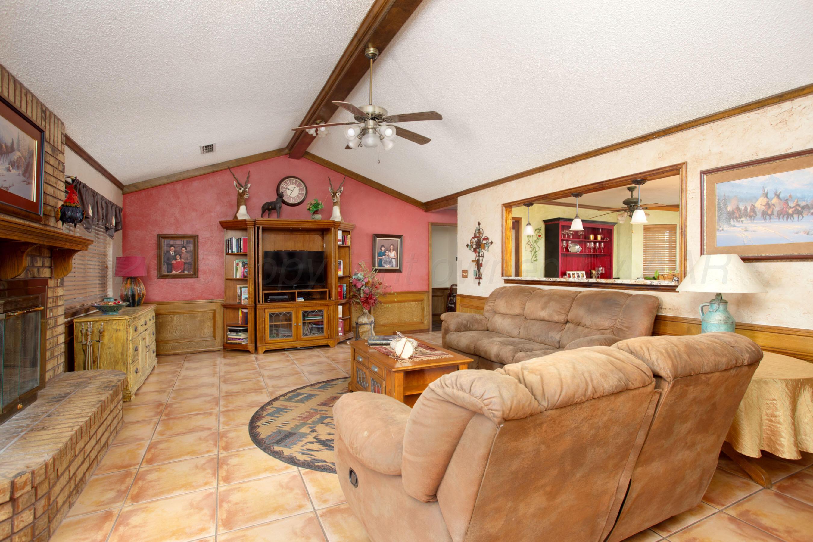 238 Quail Ridge Road Amarillo, TX 79118 - Photo 5 of 45 Living Room