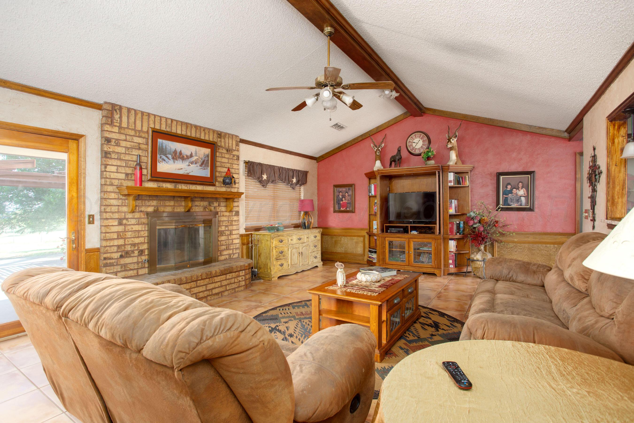 238 Quail Ridge Road Amarillo, TX 79118 - Photo 6 of 45 Living Room-2