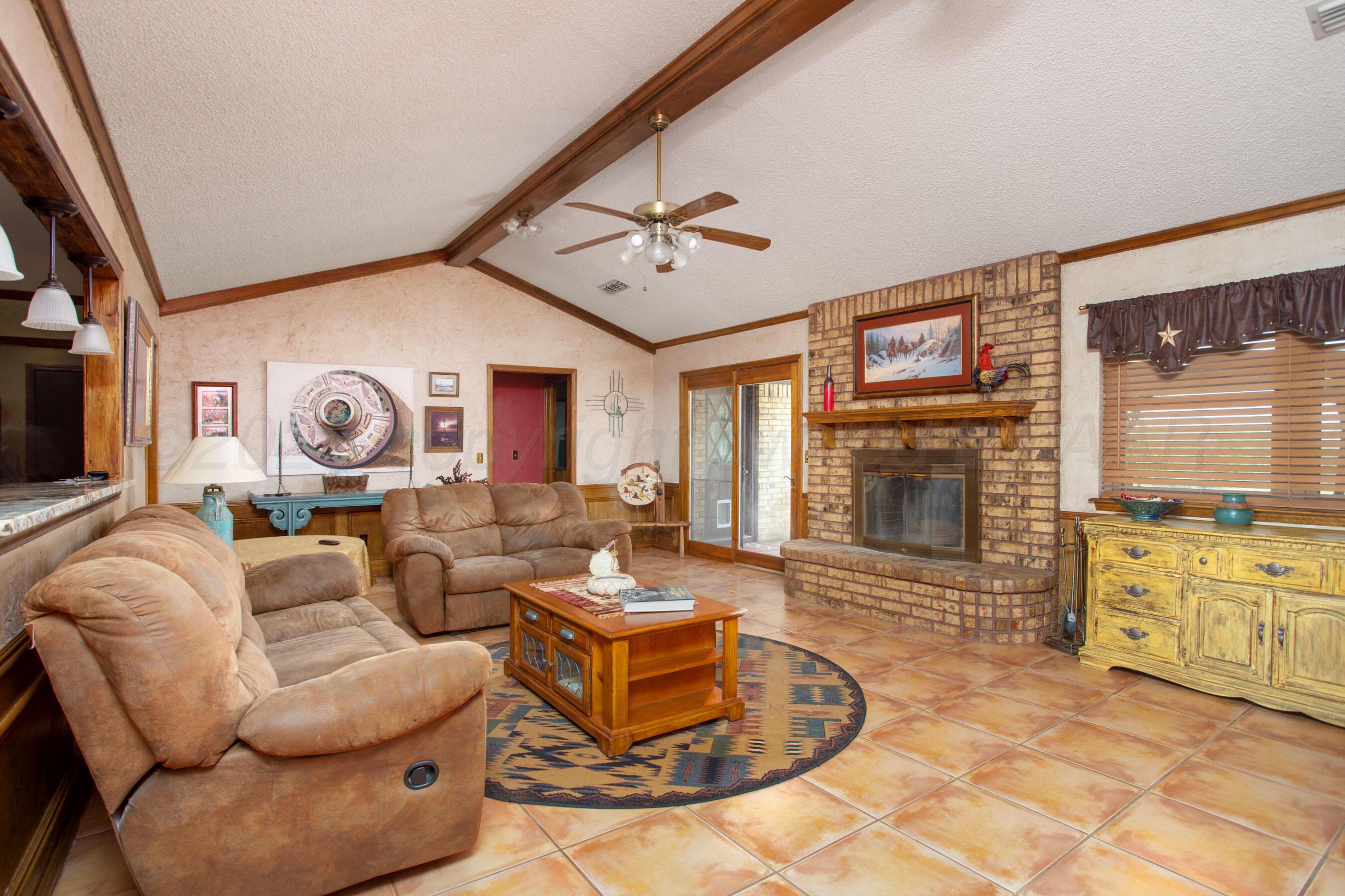 238 Quail Ridge Road Amarillo, TX 79118 - Photo 8 of 45 Living Room-4