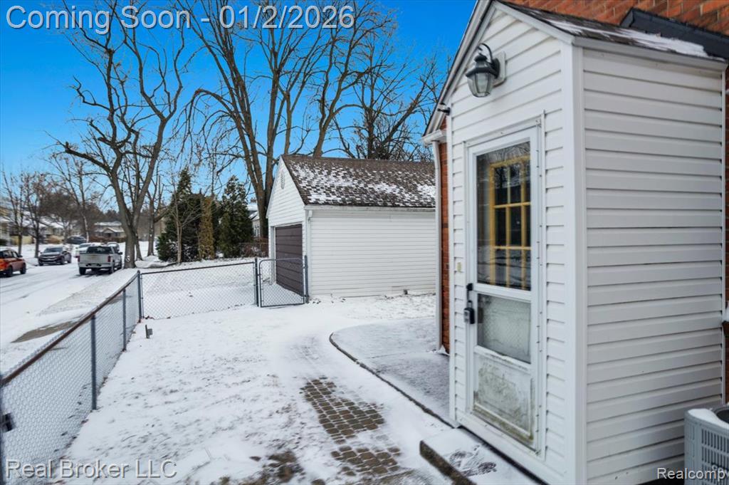 1634 Crooks Road Royal Oak, MI 48067 - Photo 5 of 26