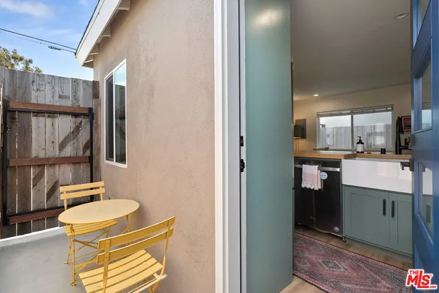 a bathroom with a toilet