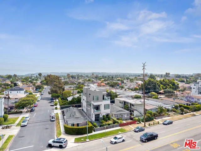 a picture of city view