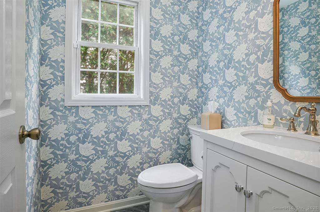 121 Howard Street Fairfield, CT 06824 - Photo 4 of 21