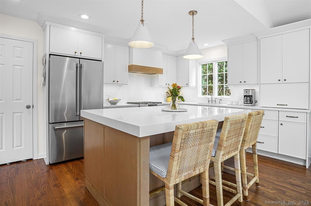 121 Howard Street Fairfield, CT 06824 - Photo 5 of 21