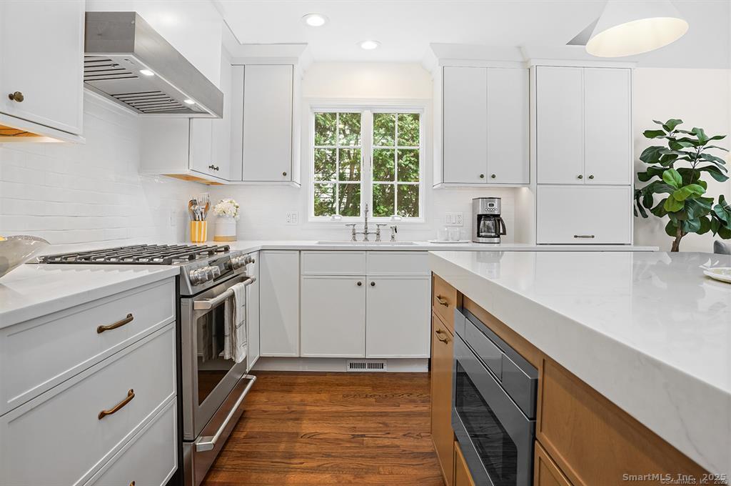 121 Howard Street Fairfield, CT 06824 - Photo 6 of 21