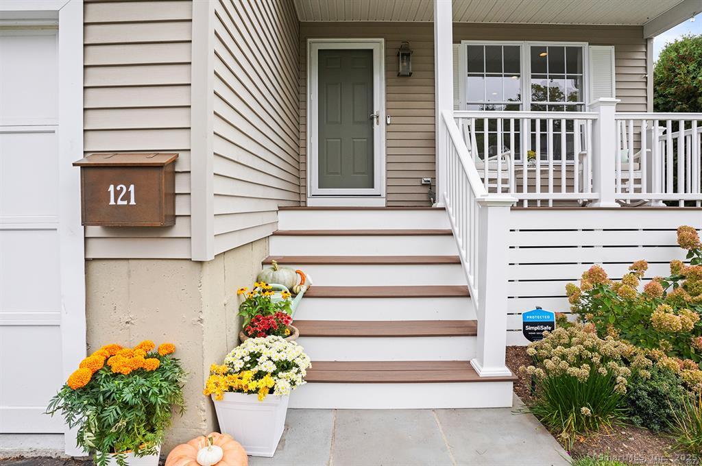 121 Howard Street Fairfield, CT 06824 - Photo 10 of 21