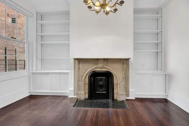 a view of entryway with a front door