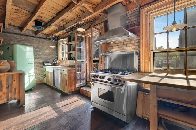 a view of a storage & utility room
