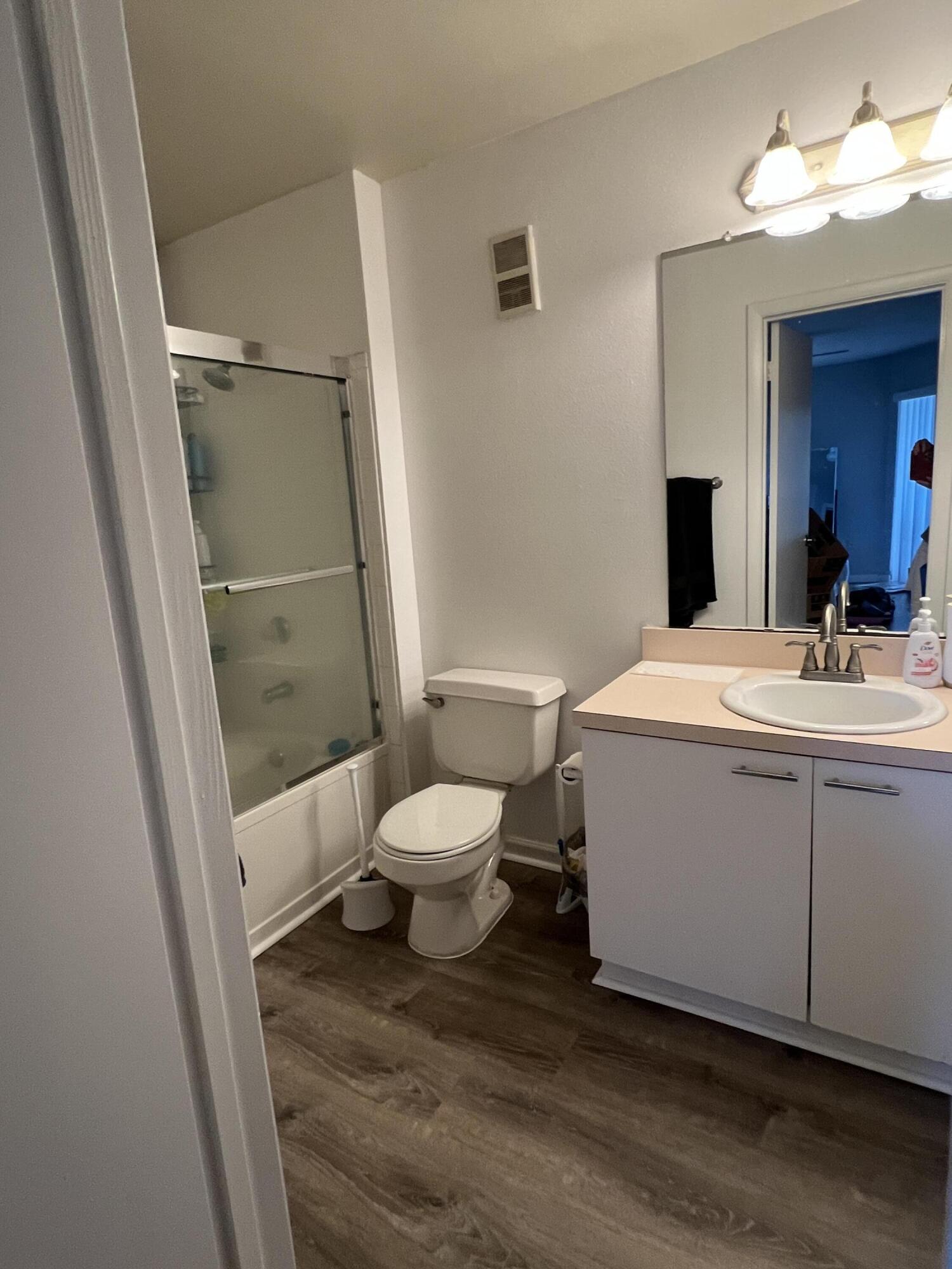 4879 Via Palm Lakes, Unit 619 West Palm Beach, FL 33417 - Photo 11 of 19 Bathroom