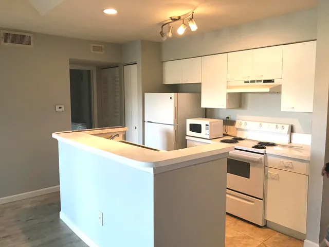 $1,550 | 4879 Via Palm Lakes, Unit 619, West Palm Beach, FL 33417