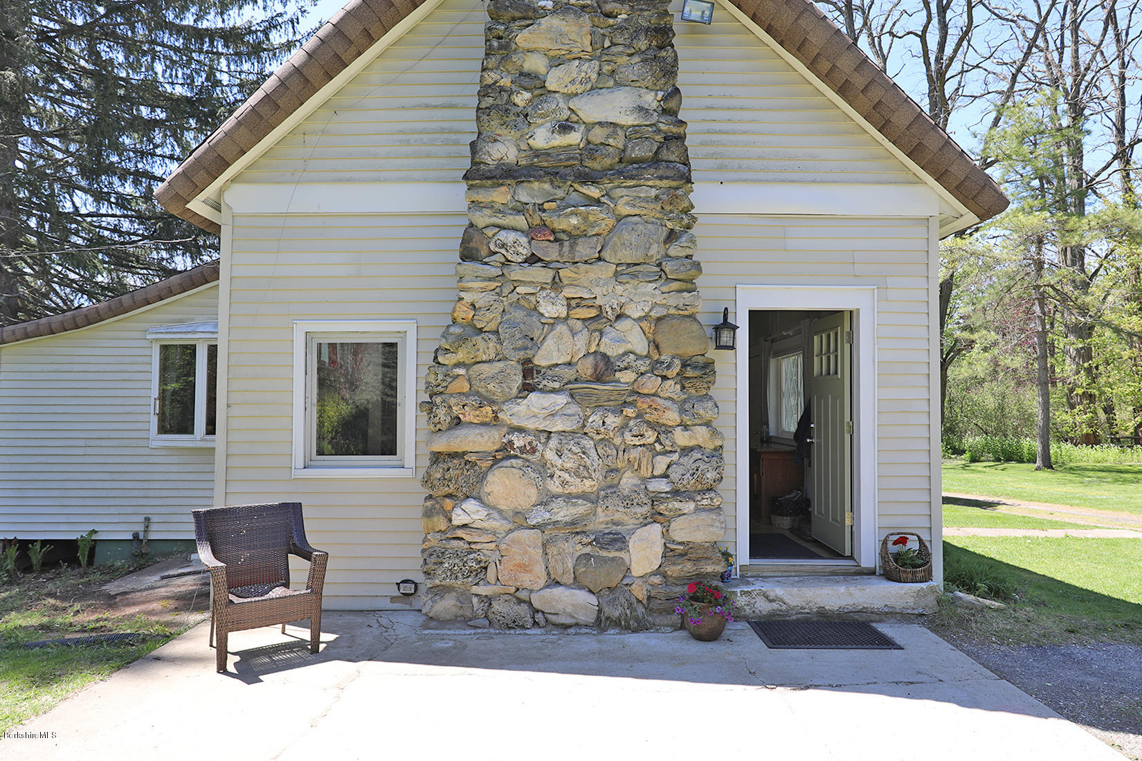 200 Melbourne Road Pittsfield, MA 01201 - Photo 2 of 31 Patio