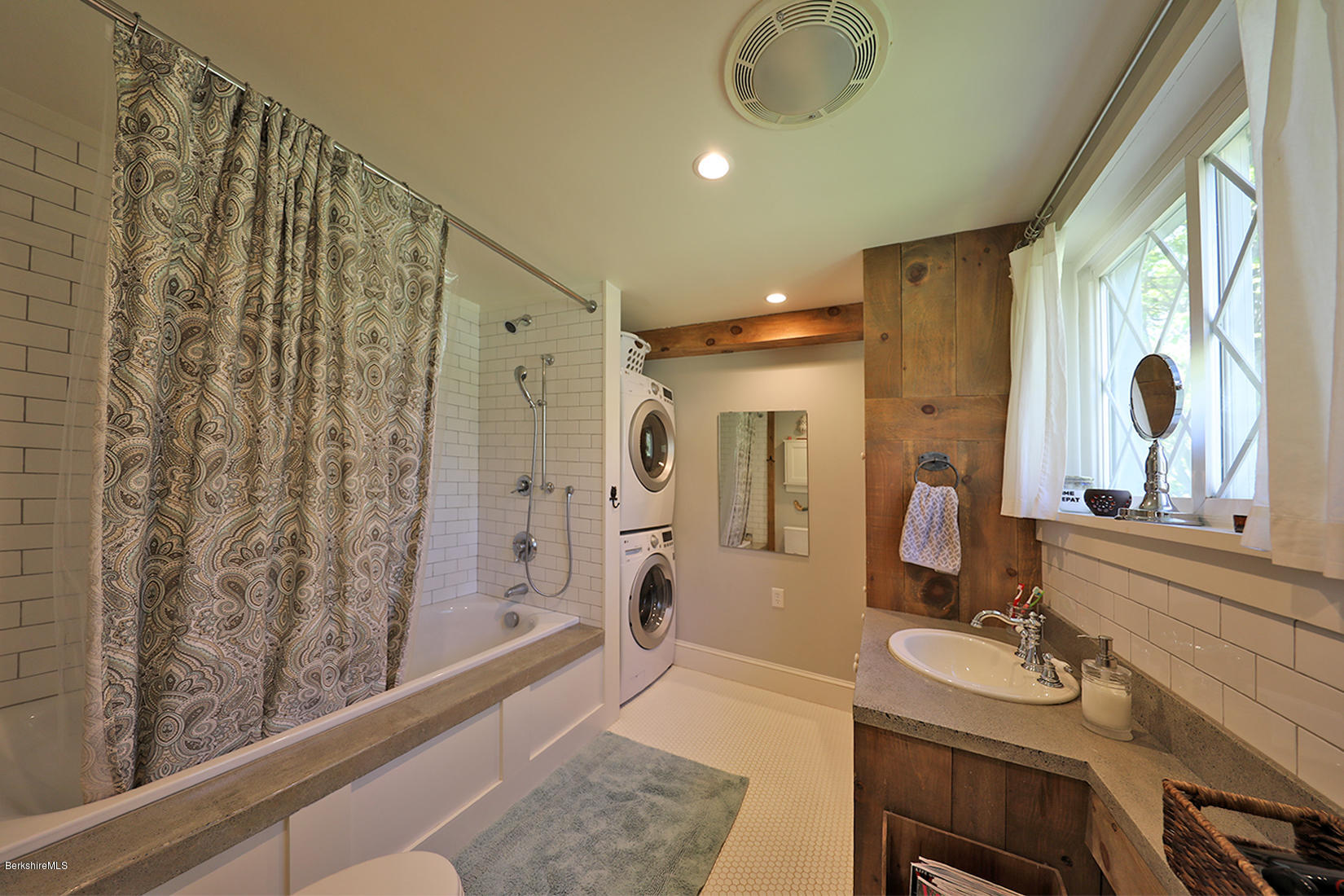 200 Melbourne Road Pittsfield, MA 01201 - Photo 15 of 31 Newly Renovated Full Bath